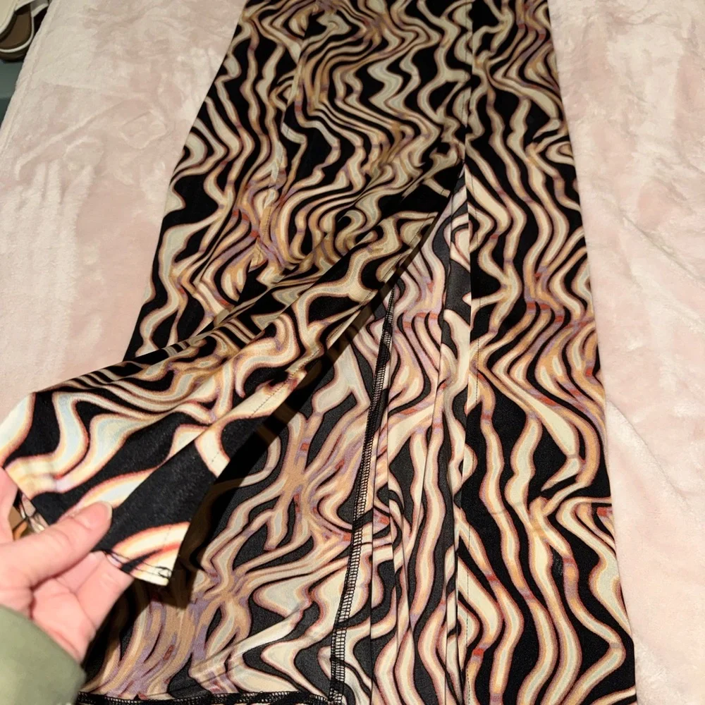 Abstract Pattern Dress - Picture 5 of 6